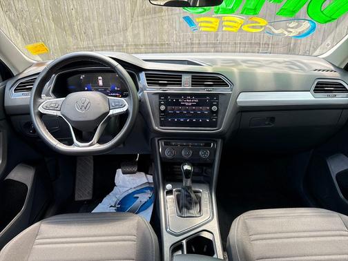 Deep Black Pearl 2024 Volkswagen Tiguan 2.0T S