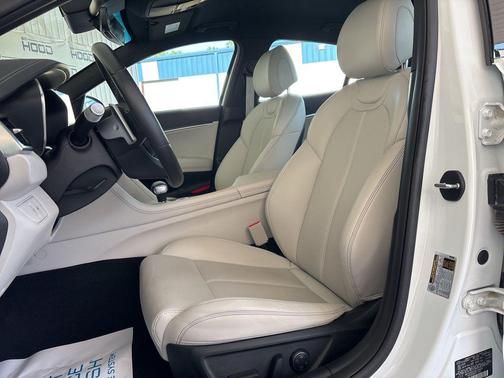 Alta White 2025 Genesis G70 2.5T RWD