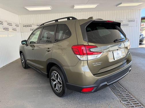 Autumn Green Metallic 2023 Subaru Forester Premium