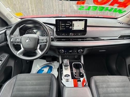 Red Diamond 2025 Mitsubishi Outlander SE