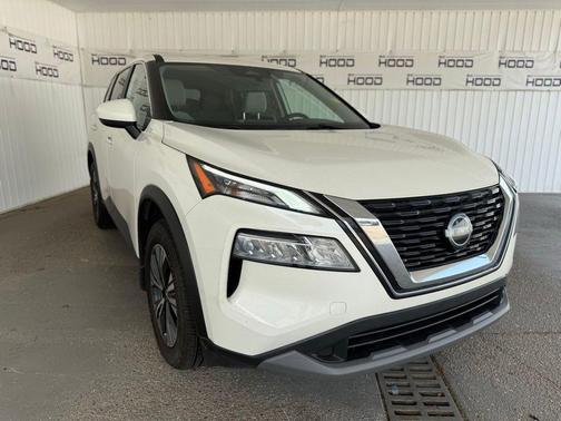 Pearl White Tricoat 2023 Nissan Rogue SV