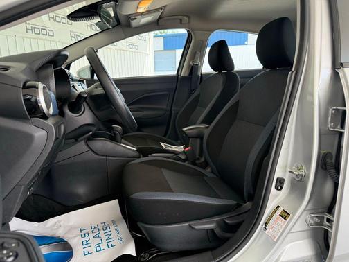 Brilliant Silver Metallic 2025 Nissan Versa 1.6 SV