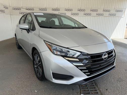 Brilliant Silver Metallic 2025 Nissan Versa 1.6 SV
