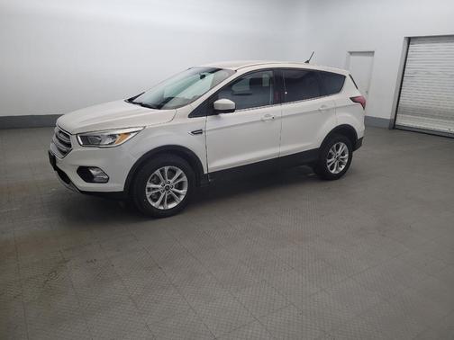 White 2019 Ford Escape SE
