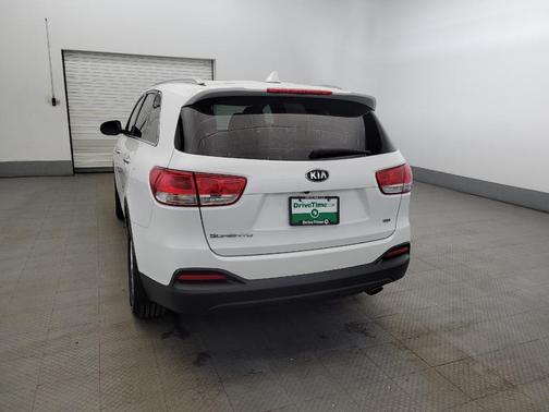 Snow White Pearl 2018 Kia Sorento LX