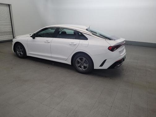 Glacial White Pearl 2022 Kia K5 LXS
