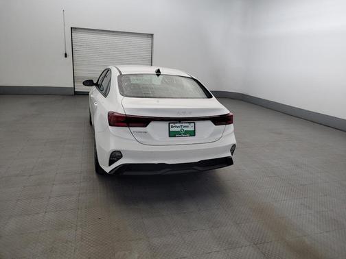 Snow White Pearl 2023 Kia Forte LXS