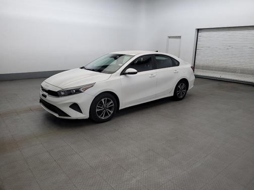 Snow White Pearl 2023 Kia Forte LXS