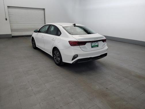 Snow White Pearl 2023 Kia Forte LXS