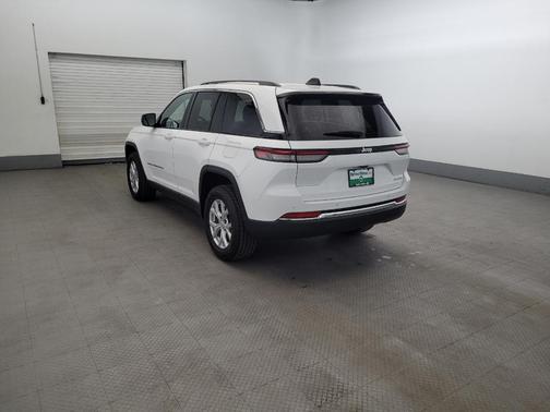 Bright White Clearcoat 2023 Jeep Grand Cherokee Limited