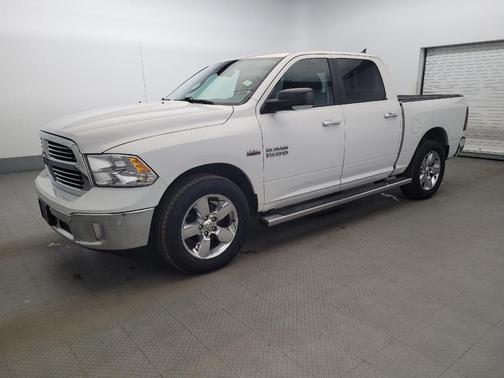 Bright White Clearcoat 2017 RAM 1500 Big Horn