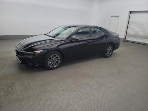 Abyss Black 2024 Hyundai ELANTRA SEL