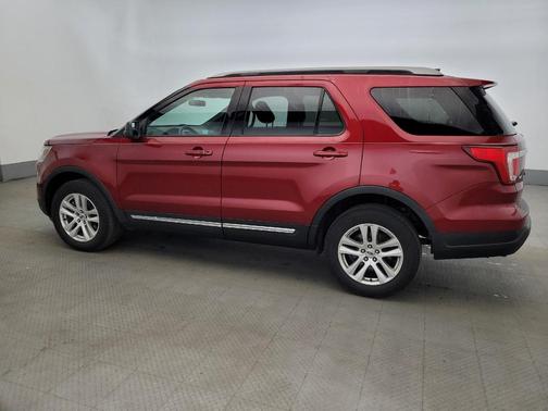Red 2018 Ford Explorer XLT