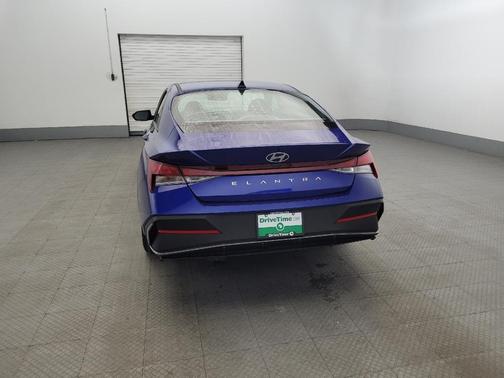 2024 Hyundai ELANTRA SE