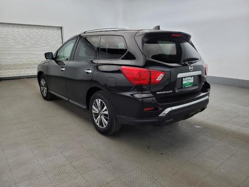 Magnetic Black Pearl 2020 Nissan Pathfinder SL 2WD