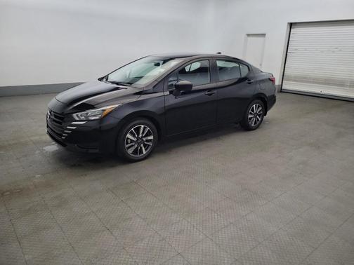 Super Black 2025 Nissan Versa 1.6 SV