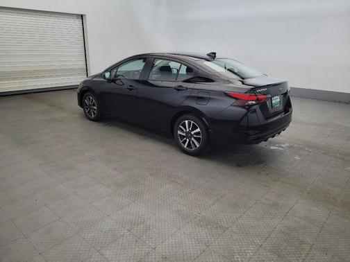 Super Black 2025 Nissan Versa 1.6 SV