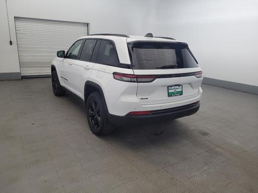 Bright White Clearcoat 2023 Jeep Grand Cherokee Altitude