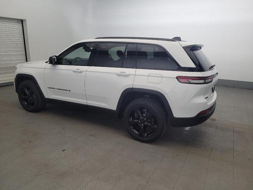 Bright White Clearcoat 2023 Jeep Grand Cherokee Altitude