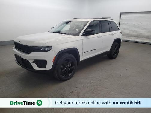 Bright White Clearcoat 2023 Jeep Grand Cherokee Altitude