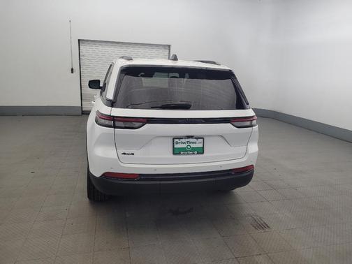 Bright White Clearcoat 2023 Jeep Grand Cherokee Altitude
