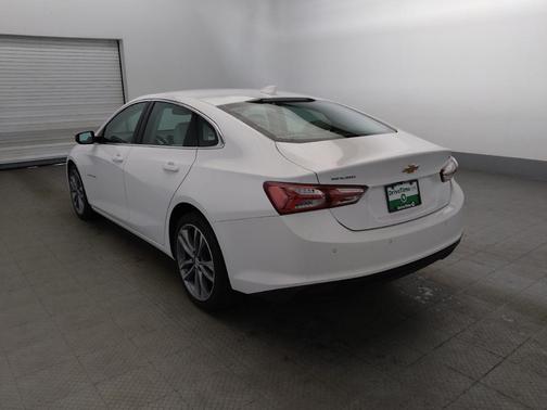 Summit White 2024 Chevrolet Malibu FWD 2LT