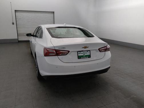 Summit White 2024 Chevrolet Malibu FWD 2LT
