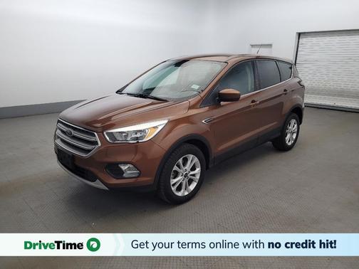 Red 2017 Ford Escape SE