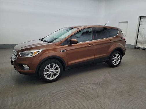 Red 2017 Ford Escape SE