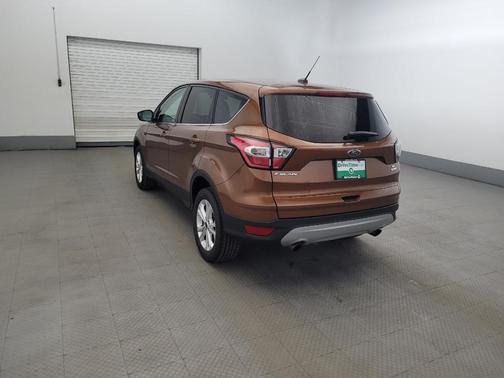 Red 2017 Ford Escape SE