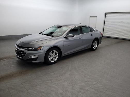 Sterling Gray Metallic 2024 Chevrolet Malibu FWD 1LT