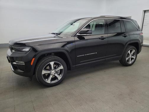 Diamond Black Crystal Pearlcoat 2023 Jeep Grand Cherokee 4xe Base