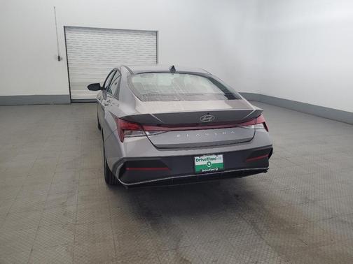 Fluid Metal 2024 Hyundai ELANTRA SEL