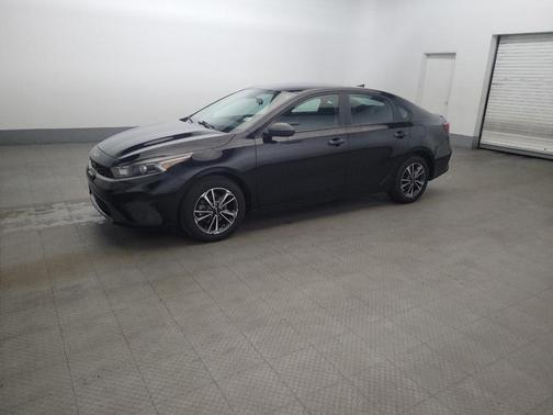 Aurora Black 2024 Kia Forte LXS