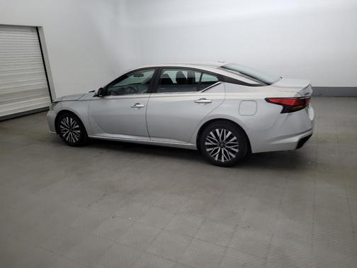 Brilliant Silver Metallic 2023 Nissan Altima 2.5 SV