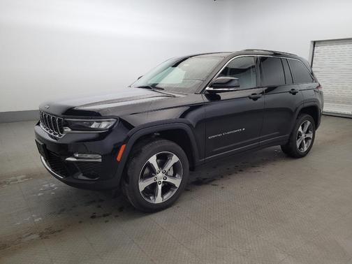Diamond Black Crystal Pearlcoat 2023 Jeep Grand Cherokee Limited