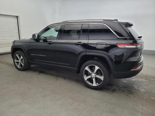 Diamond Black Crystal Pearlcoat 2023 Jeep Grand Cherokee Limited