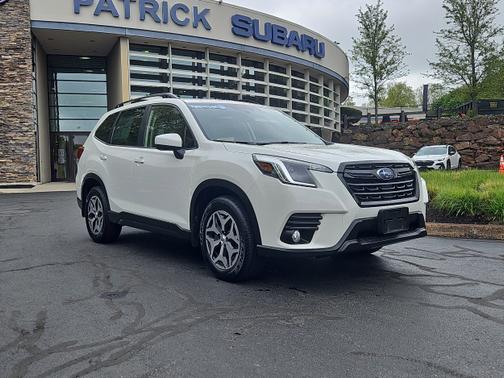 Crystal White Pearl 2023 Subaru Forester Premium