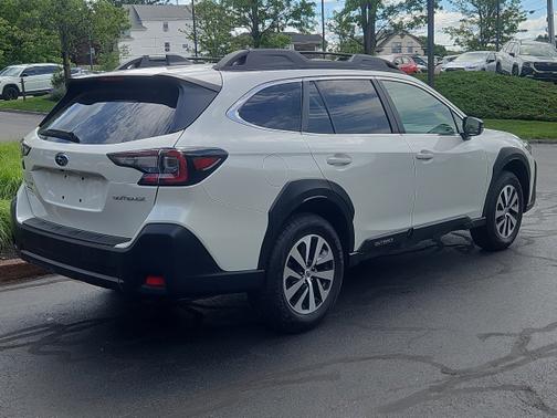 Crystal White Pearl 2025 Subaru Outback Premium