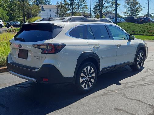 Crystal White Pearl 2024 Subaru Outback Touring