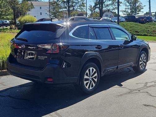 Crystal Black Silica 2024 Subaru Outback Premium