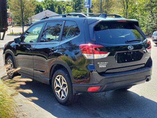 Photo 4 of 32 of 2019 Subaru Forester Premium