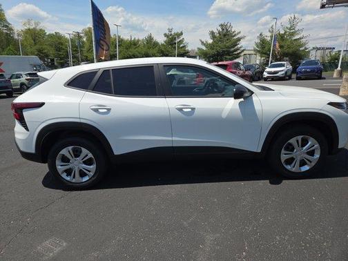Summit White 2026 Chevrolet Trax LS