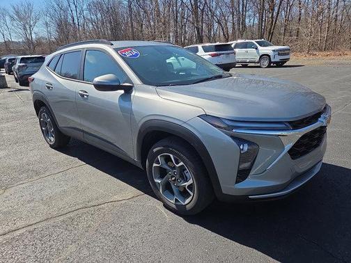 Sterling Gray Metallic 2024 Chevrolet Trax LT