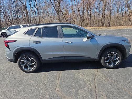 Sterling Gray Metallic 2024 Chevrolet Trax LT