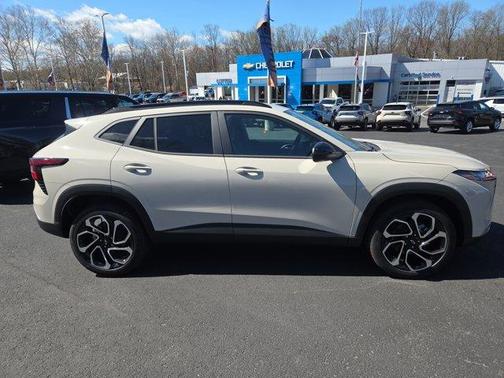 White Sand 2026 Chevrolet Trax 2RS