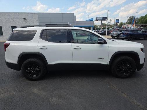 2022 GMC Acadia AT4