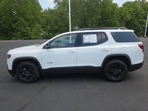 2022 GMC Acadia AT4