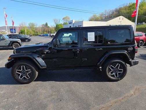 Black Clearcoat 2025 Jeep Wrangler Sahara