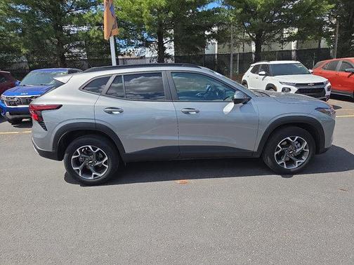 Sterling Gray Metallic 2024 Chevrolet Trax LT